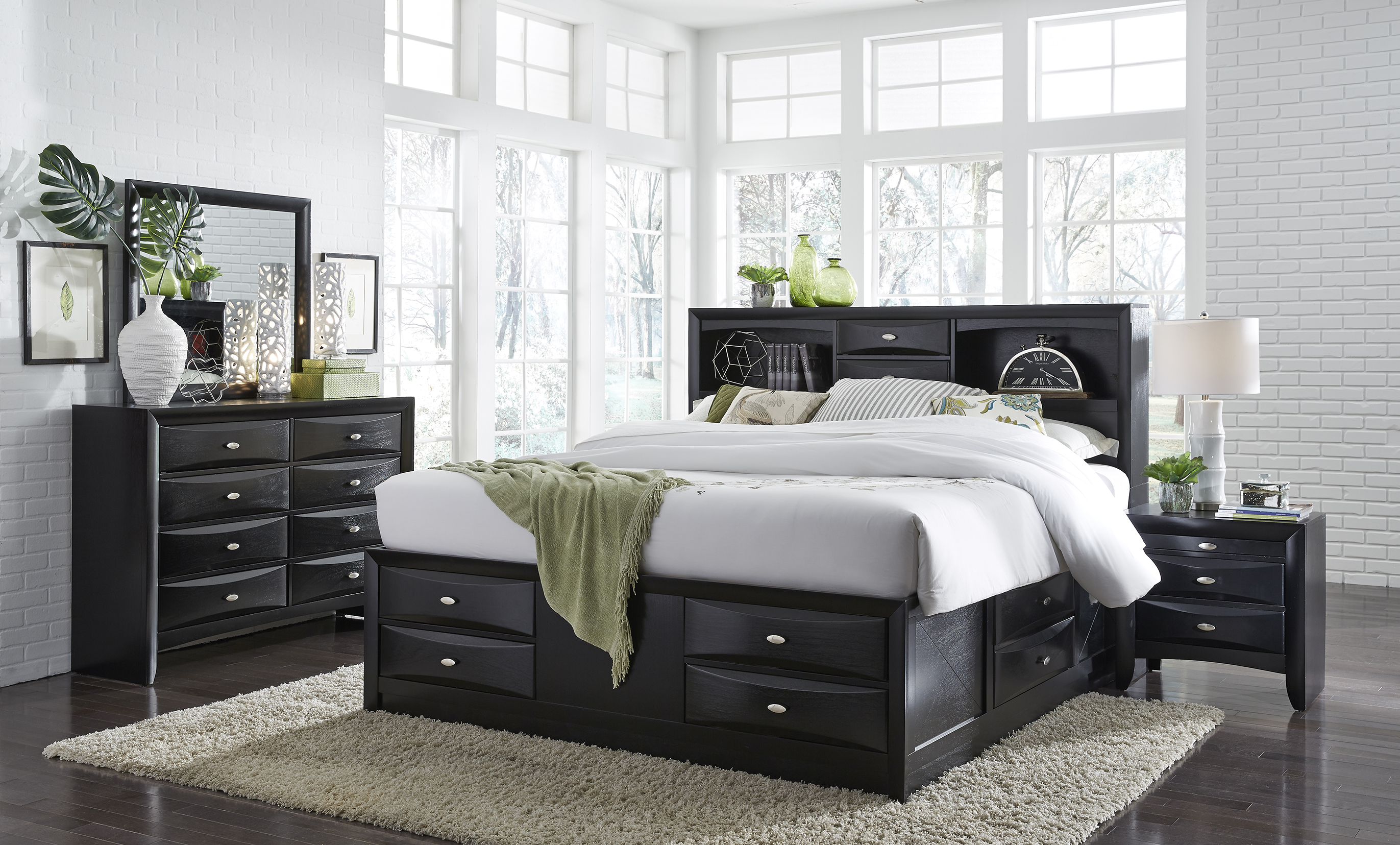Linda Black Full Bed
